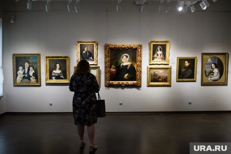 Кто решил испортить картину, пока неизвестно (архивное фото)