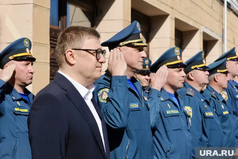 Алексей Текслер передал МЧС пожарные машины и спасательное оборудование