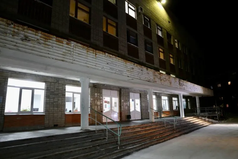 Андрей Карлов в Рефтинской горбольнице ГБ» после жалобы местного жителя Егора Перминова на медобслуживание. Екатеринбург