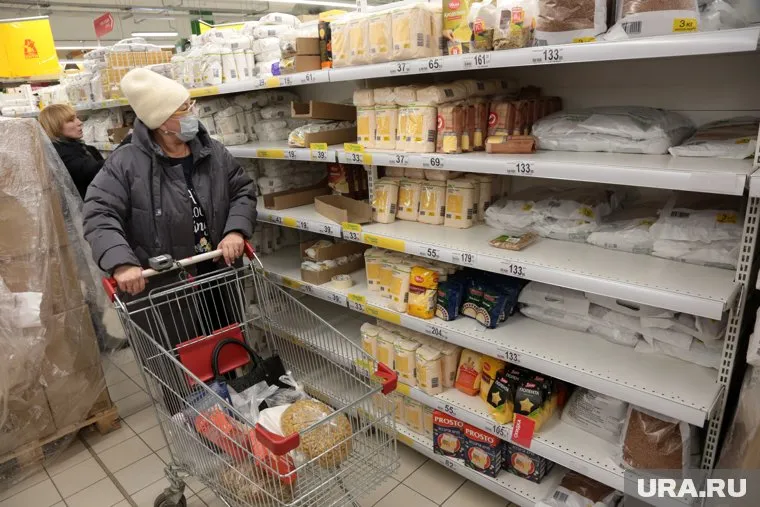 Часть россиян считают, что магазины на них наживаются