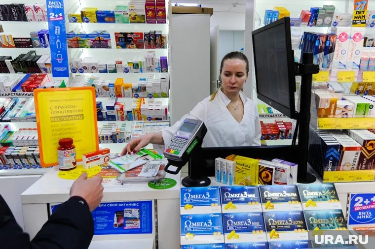 Люди массово скупают термометры и бинты