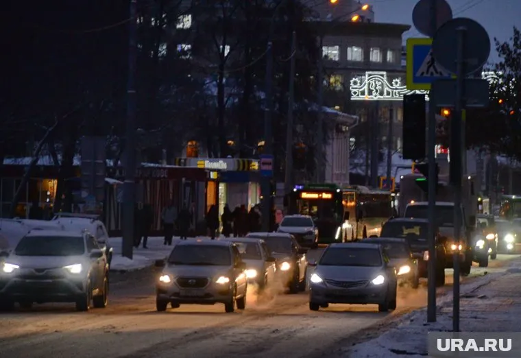Заторы наблюдаются на основных улицах Челябинска (архивное фото)