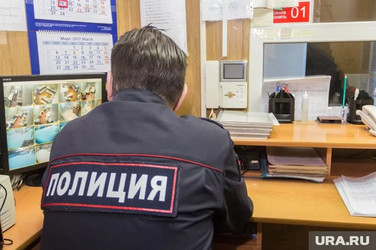 Задержанных доставляют на допрос в участок
