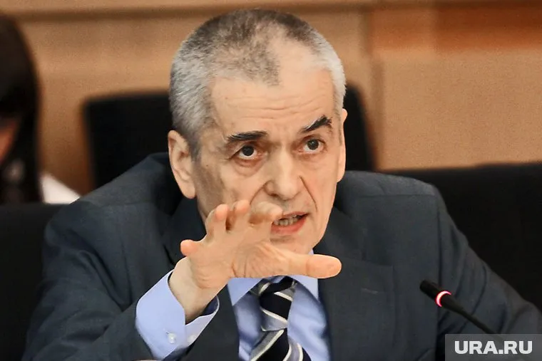 Геннадий Онищенко объяснил разницу в обучении мальчиков и девочек