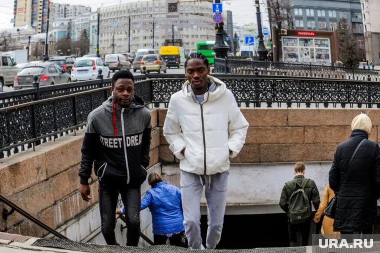 Студентов-африканцев выделяет из толпы модная одежда и колорит ( фото из архива) 