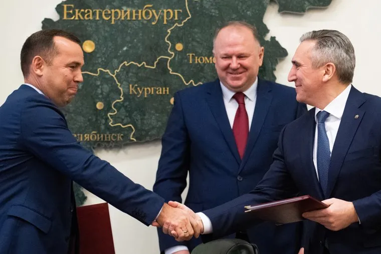Церемония подписания межрегиональных соглашений между субъектами Уральского федерального округа в резиденции полномочного представителя президента РФ в УрФО. Екатеринбург