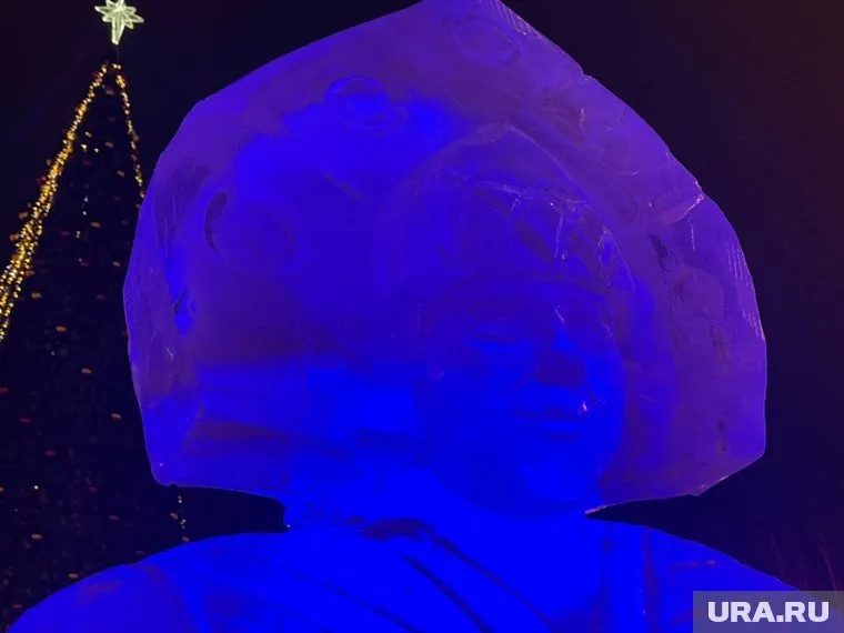 Подрядчик переделал лицо Снегурочки, а торс оставил прежним