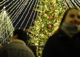 Сургут начали украшать к Новому году