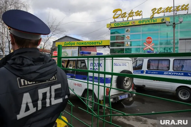 Утро в Екатеринбурге началось с массовых беспорядков возле знаменитой овощебазы