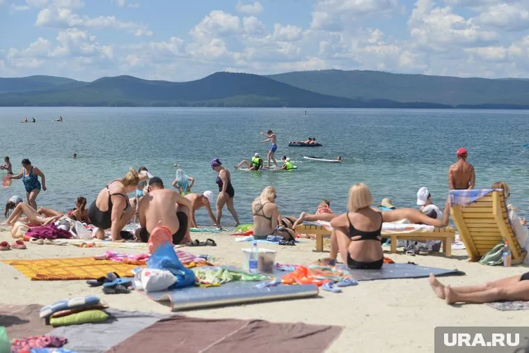 Жаркую погоду обещают в начале и конце лета