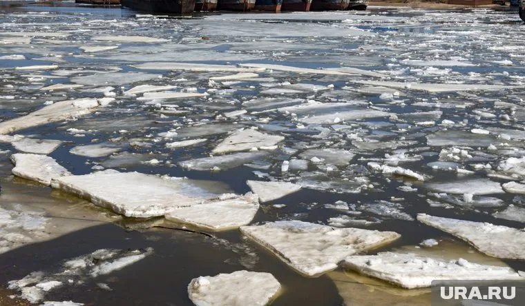 Жители Салехарда устроили праздник в ожидании ледохода