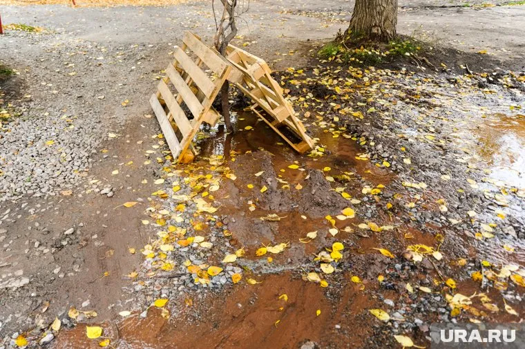 Токсичные отходы текут в питьевое озеро