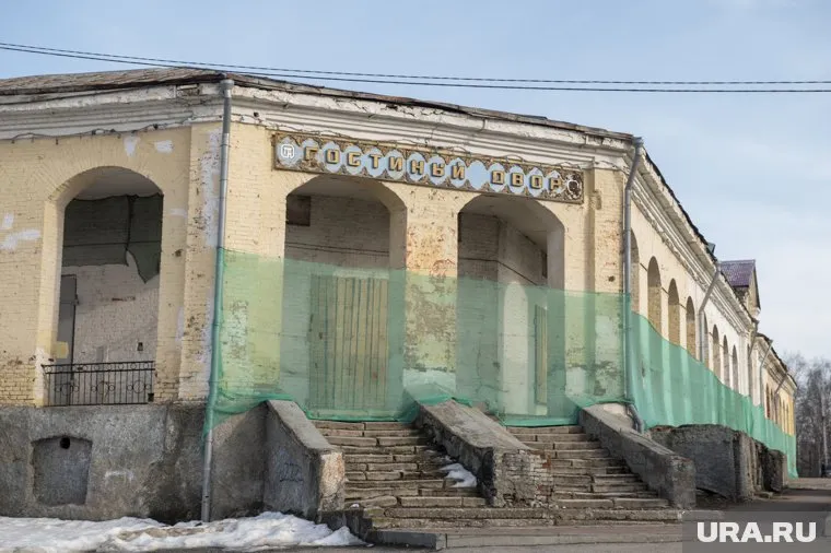 Уникальное здание разрушается много лет