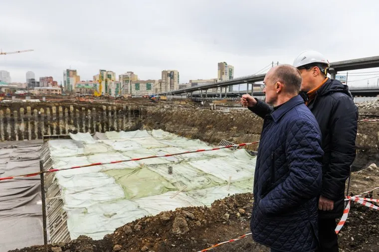 Рабочий объезд Борисом Дубровским объектов строящихся к саммитам ШОС и БРИКС. Челябинск, стройка, дубровский борис