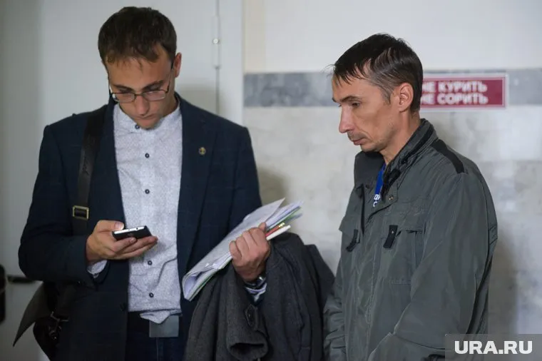 Фокину (справа) припомнили участие в других несанкционированных митингах