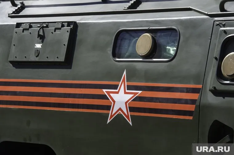 Бойцы с Ямала поблагодарили земляков за бронеавтомобили, которые спасают жизни