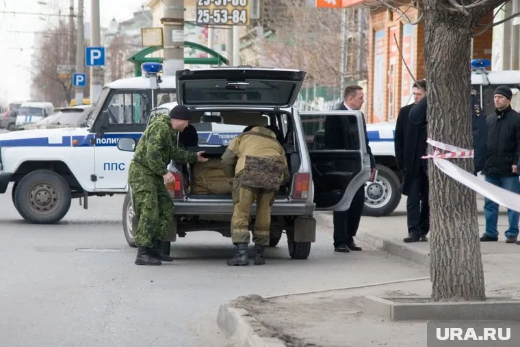 Взрывотехники ОМОН уничтожили снаряд, найденный в поселке Шагол