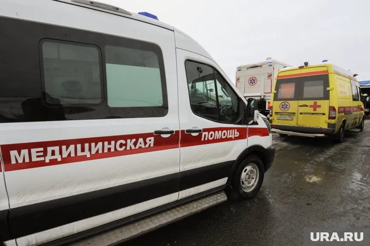 Скорая увезла пострадавшего в больницу, но врачам не удалось спасти ребенка