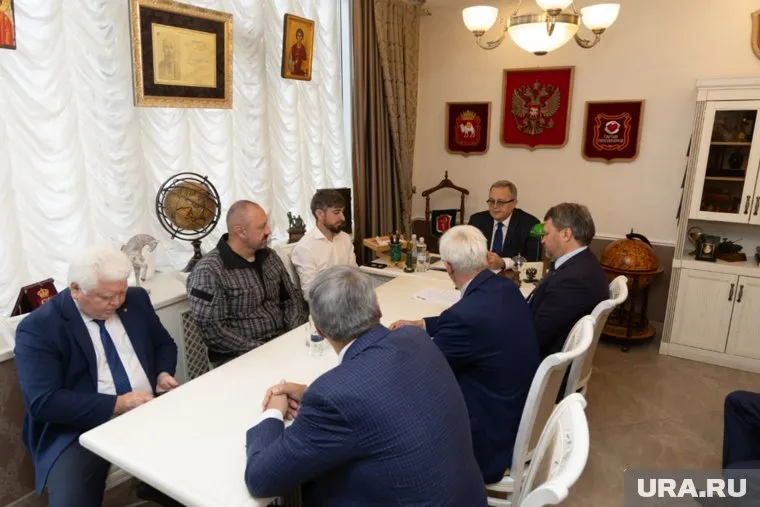 Эрик Праздников провел встречу с соратниками из трех регионов УрФо