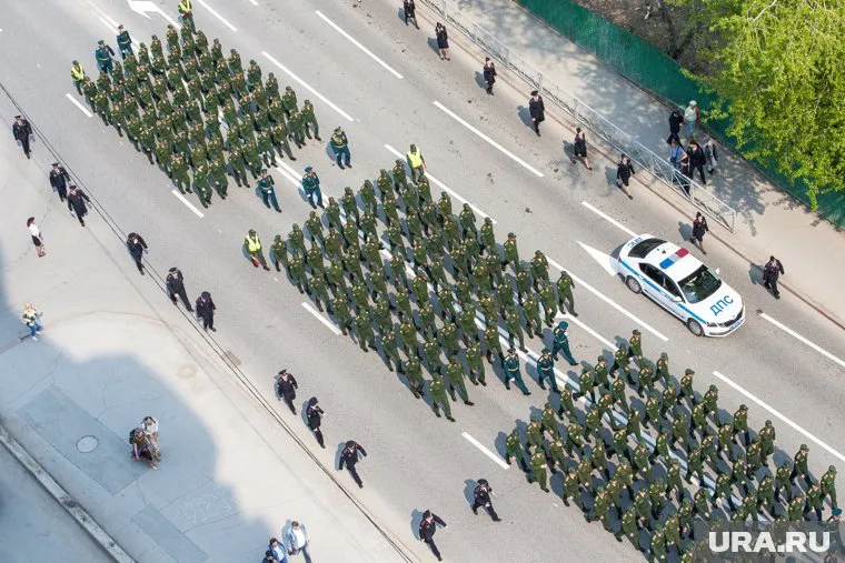 Прохождение колонны стало одним из немногих офлайн-мероприятий 9 мая в Тюмени