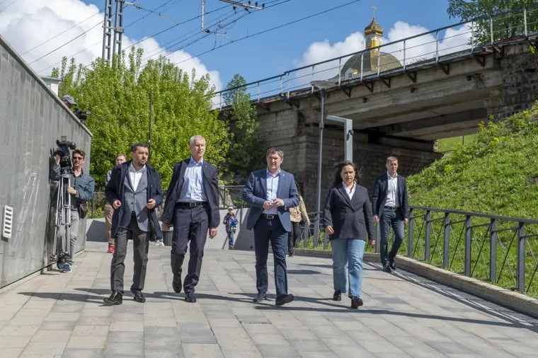 Прогулка по набережной Дмитрия Махонина и министра спорта РФ Олега Матыцина. Пермь