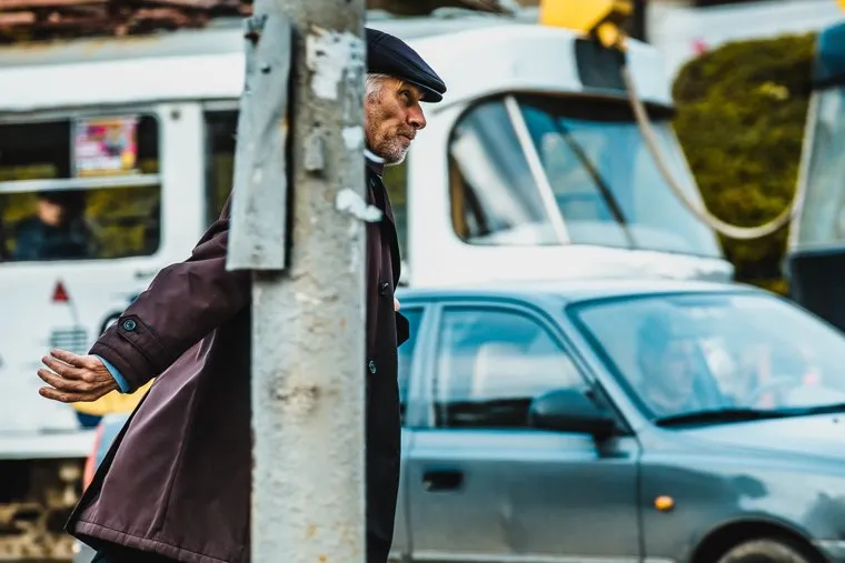 Виды города. Екатеринбург, прохожий, старик