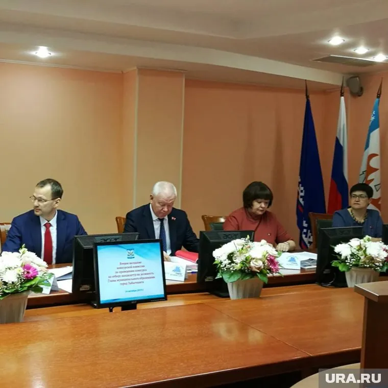 Конкурная комиссия по отбору кандидатов зарегистрировала Марину Трескову и Виталия Баева