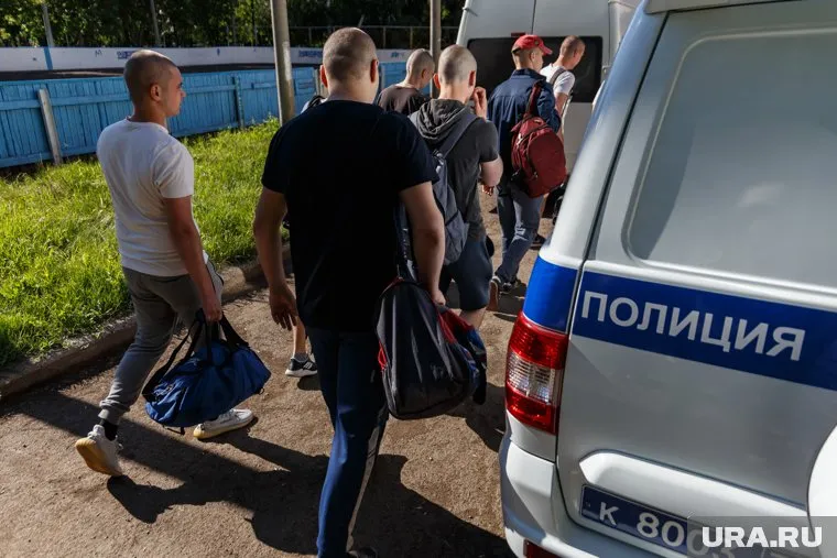 Курганские военкоматы принимают граждан с повестками без изменения графика работы