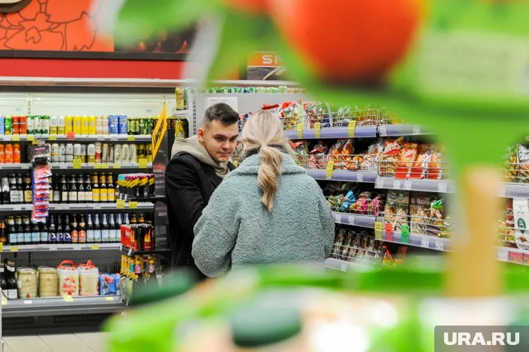 Торговый комплекс занимают арендаторы: «Светофор», Fix Price, «Кипарис» и другие