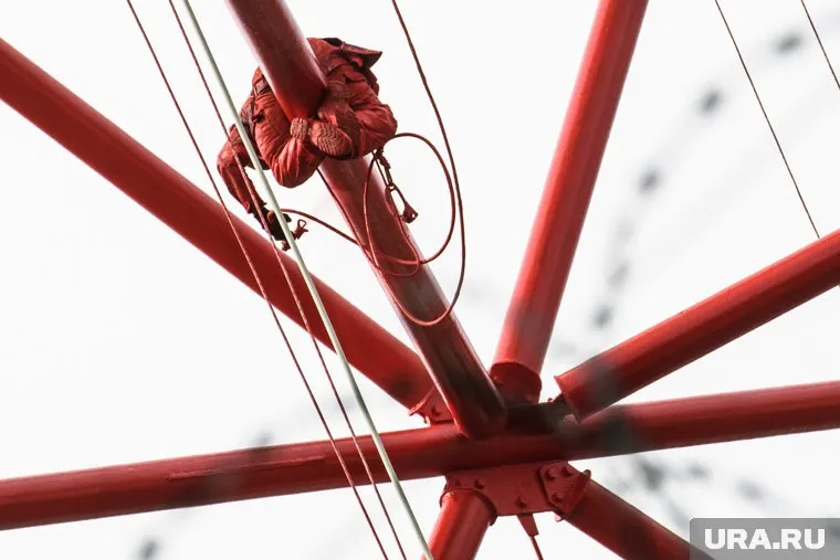 Непальский альпинист Нимсдай Пурджа собирается покорить 14 вершин мира за семь месяцев