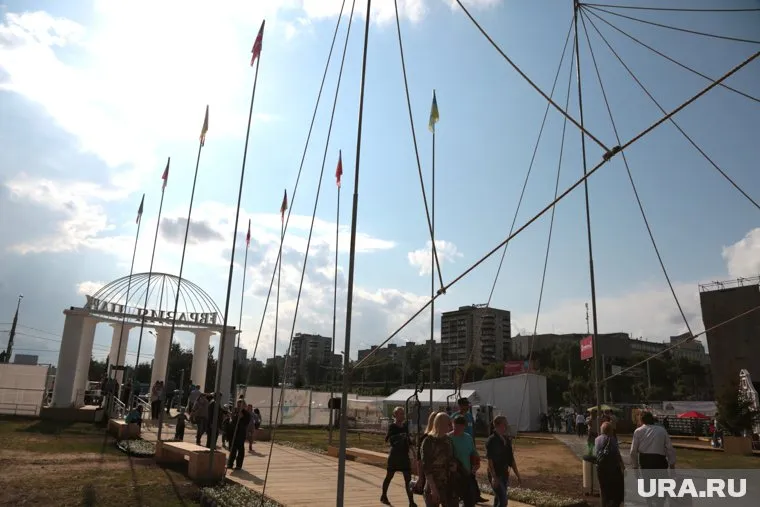 Фестивального городка на эспланаде ждать не стоит, но Решетников обещал превзойти "Белые ночи" своего предшественника