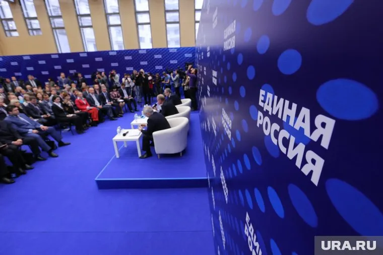 «Единая Россия» изменит формат съезда и обойдет запреты