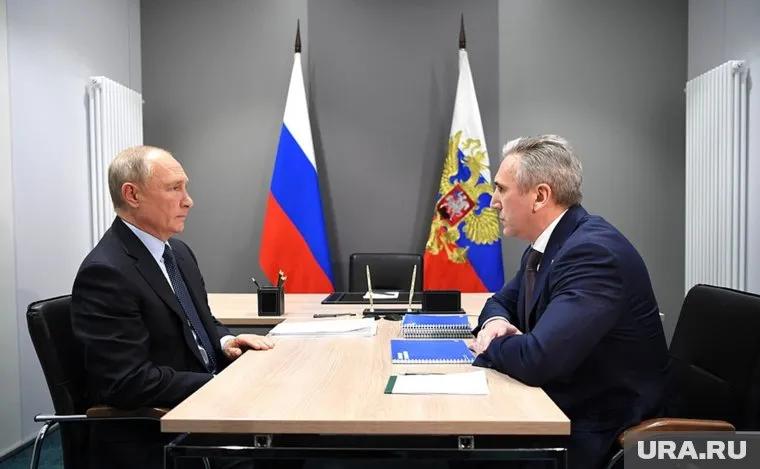 Владимир Путин поспорил с Александром Моором о зарплатах