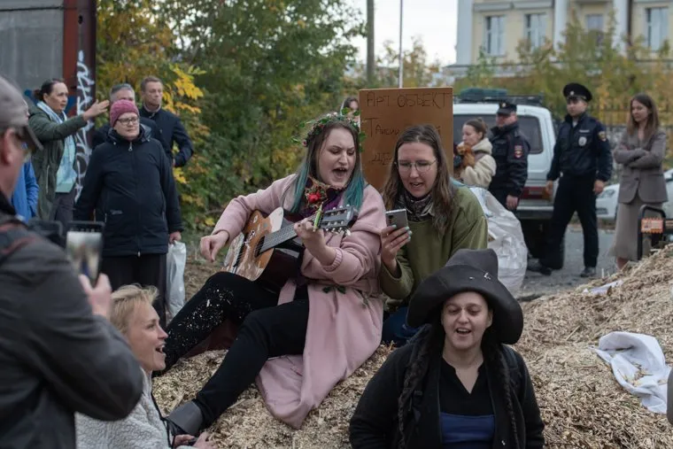 Протест против вырубки сада Нурова. Екатеринбург