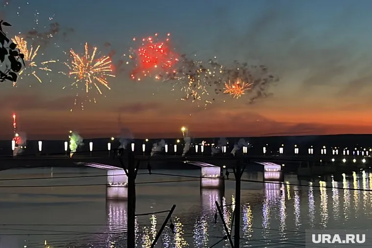 Салют можно будет увидеть во время прогулки по Нагатинской, Дербеневской, Софийской и Пресненской набережным