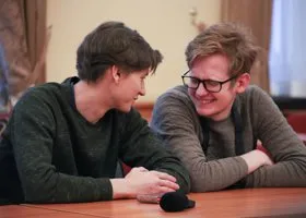 Курганский оппозиционер изготовил во время ареста букет из ложек