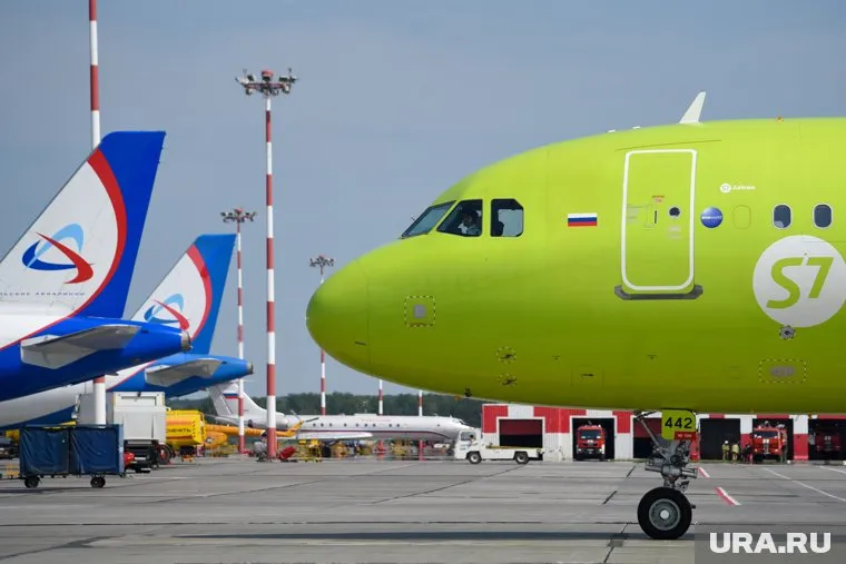 Причиной посадки самолета S7 в Новосибирске стала некорректная работа силовой установки