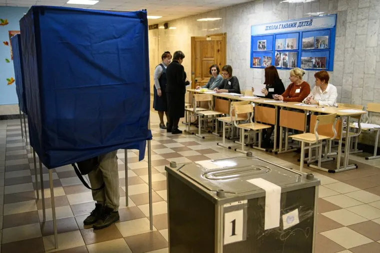 Урны для голосования с опроса свозят в администрацию Екатеринбурга