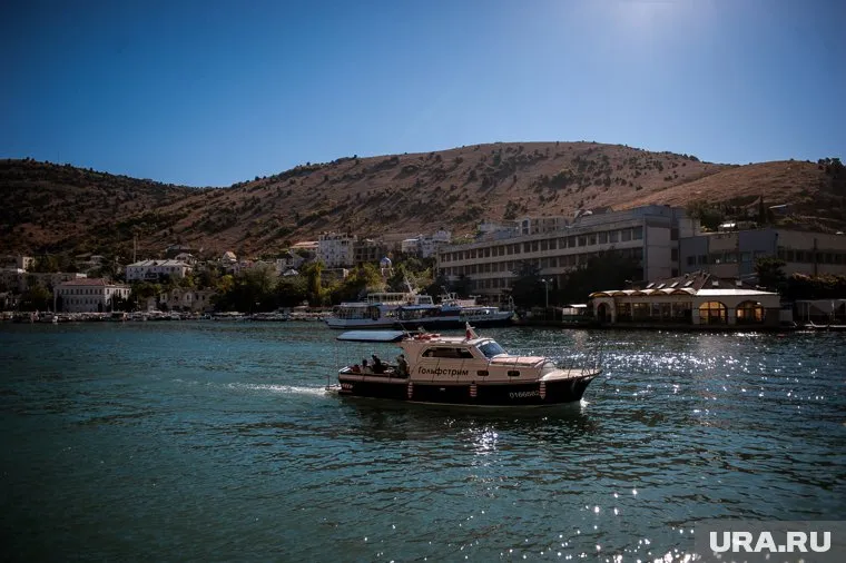 Яхты олигархов уводят в Черное море