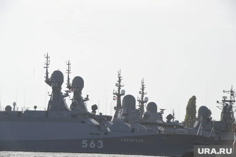 Российские корабли с ядерным арсеналом несут опасность для операций НАТО, отметили в разведке