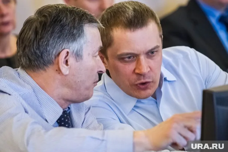 Депутатские полномочия Сергея Романова (на фото — справа) прекратят 23 сентября