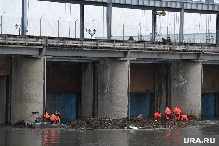 Сейчас лучше продумать, как откачивать воду в случае прорыва дамбы, сказал Сергей Беднарук