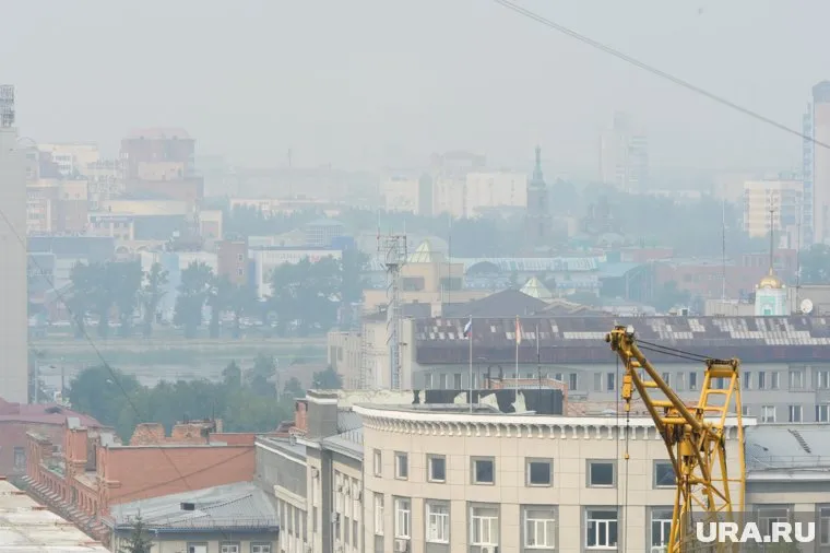 Горожане жалуются на неприятный запах, а чиновники не могут найти его источник