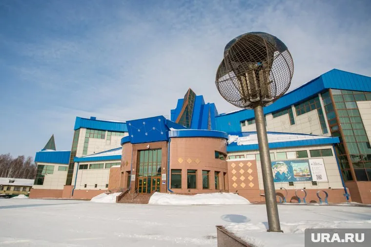 Наблюдатели называют такое развитие событий предсказуемым: в музее геологии, нефти и газа давно не складываются отношения между руководством и коллективом