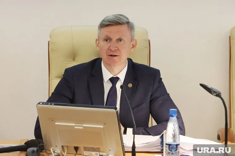 Председатель облдумы Дмитрий Фролов обратился к депутатам во время заседания