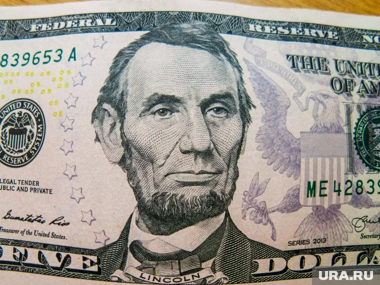 В конце 2020 года доллар будет стоить около 79 рублей