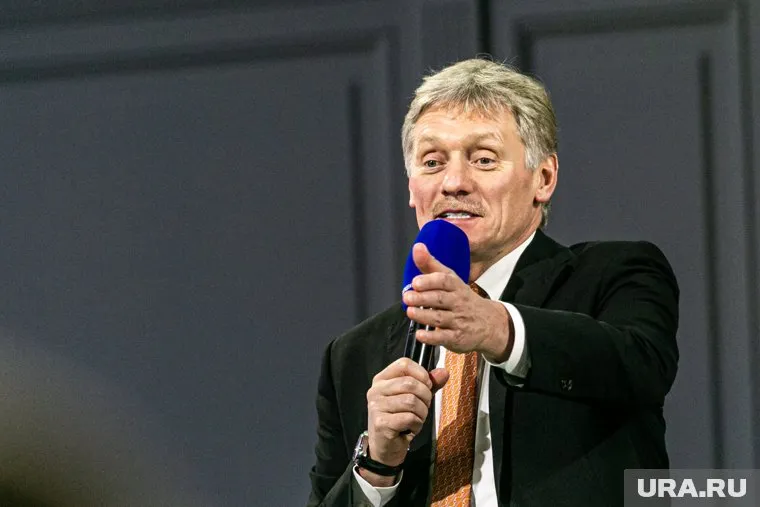 Песков не видит большой трагедии в эмиграции звезд