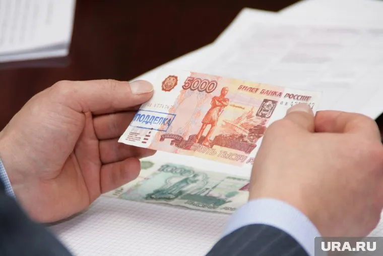 Фальшивые пятитысячные ямалец купил в интернете