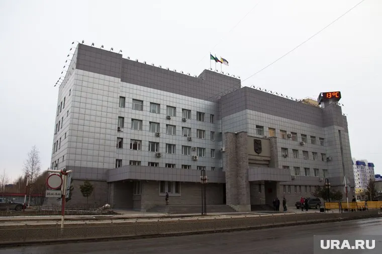 В Нижневартовске загорелось здание мэрии