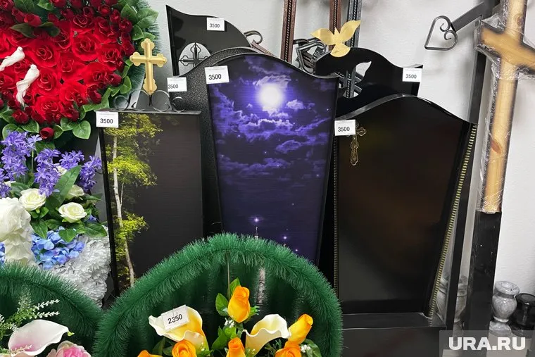 Памятники из стекла пока только набирают популярность в небольших городах